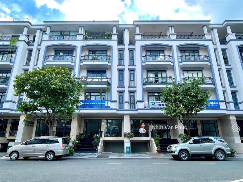 Văn phòng 7x17m sàn ngăn 02 phòng giá chỉ 13.5 triệu/th, có thang máy, máy lạnh, hầm để xe