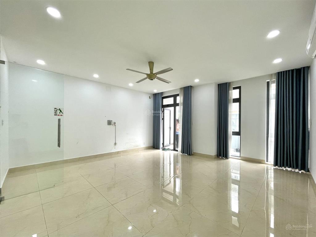 Tòa nhà văn phòng  cho thuê tầng 2  6x12m sàn, có thang máy, hầm xe chỉ 10 tr/th  kđt vạn phúc