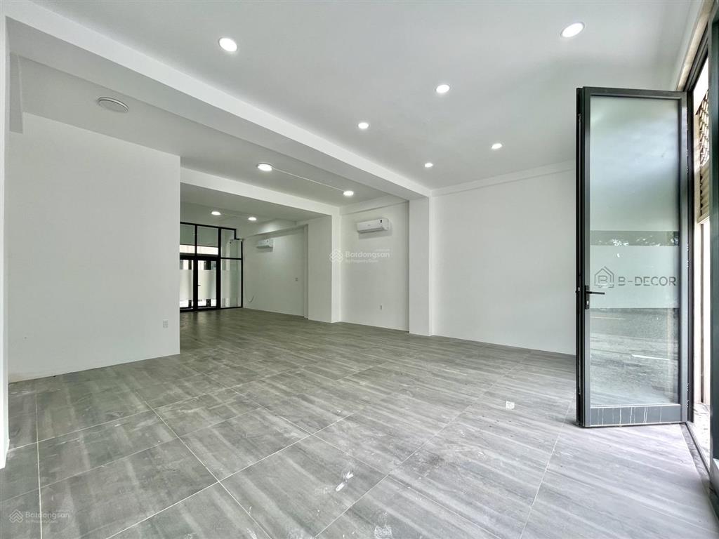 Tầng trệt 7x21m shophouse đường 41, có thang máy, lối đi riêng, hầm để xe, giờ giấc thoải mái