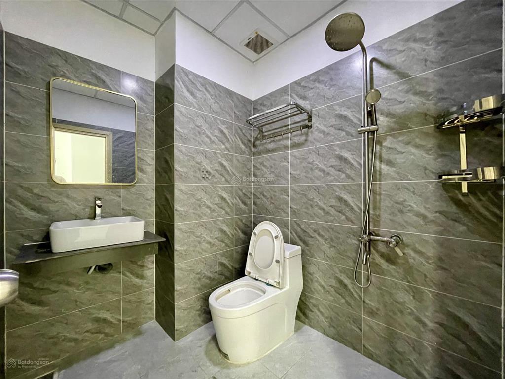 Tầng trệt 7x21m shophouse đường 41, có thang máy, lối đi riêng, hầm để xe, giờ giấc thoải mái