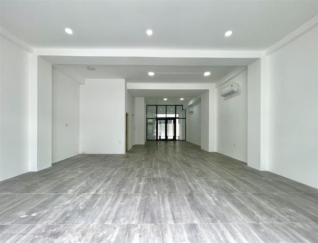 Tầng trệt 7x21m shophouse đường 41, có thang máy, lối đi riêng, hầm để xe, giờ giấc thoải mái