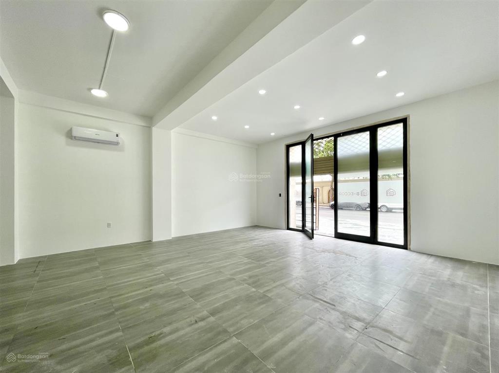 Tầng trệt 7x21m shophouse đường 41, có thang máy, lối đi riêng, hầm để xe, giờ giấc thoải mái