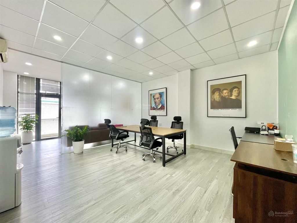 Cho thuê văn phòng 5x12m sàn 50m2, có ban công, view trường học. giá chỉ 8 triệu/tháng