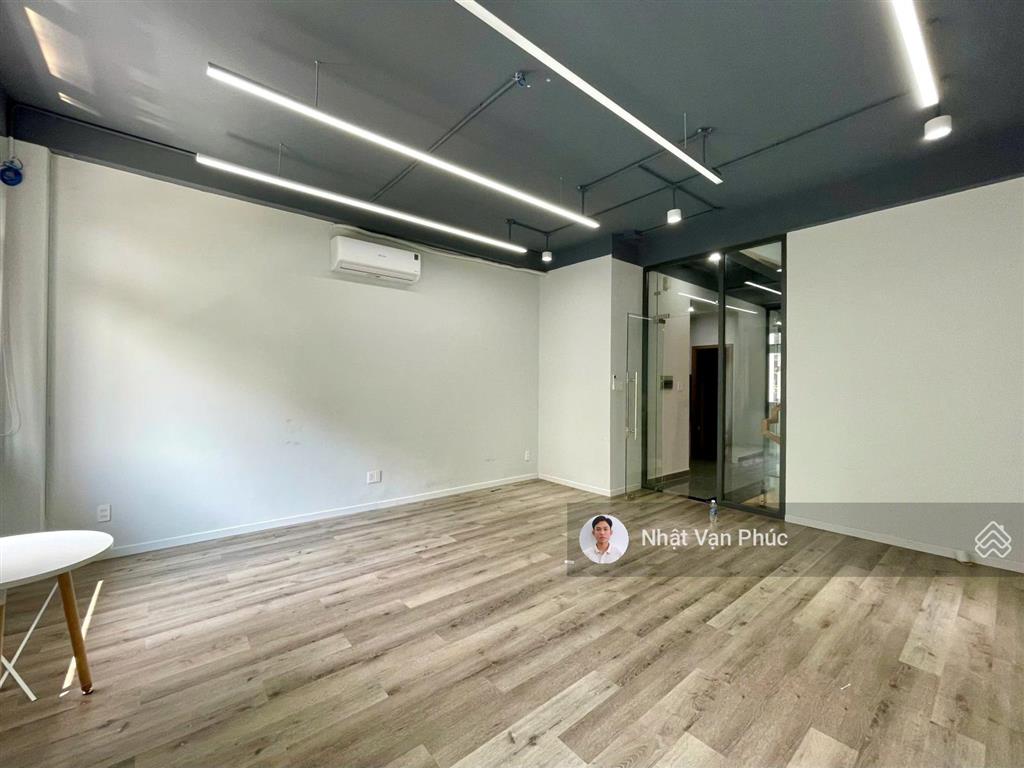 Tòa nhà văn phòng 25m2, có ban công, cửa sổ, thang máy, hầm xe, giá chỉ 5 triệu/tháng