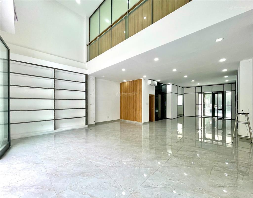 Tầng trệt 7x21m shophouse đường 41, có thang máy, lối đi riêng, hầm để xe, giờ giấc thoải mái
