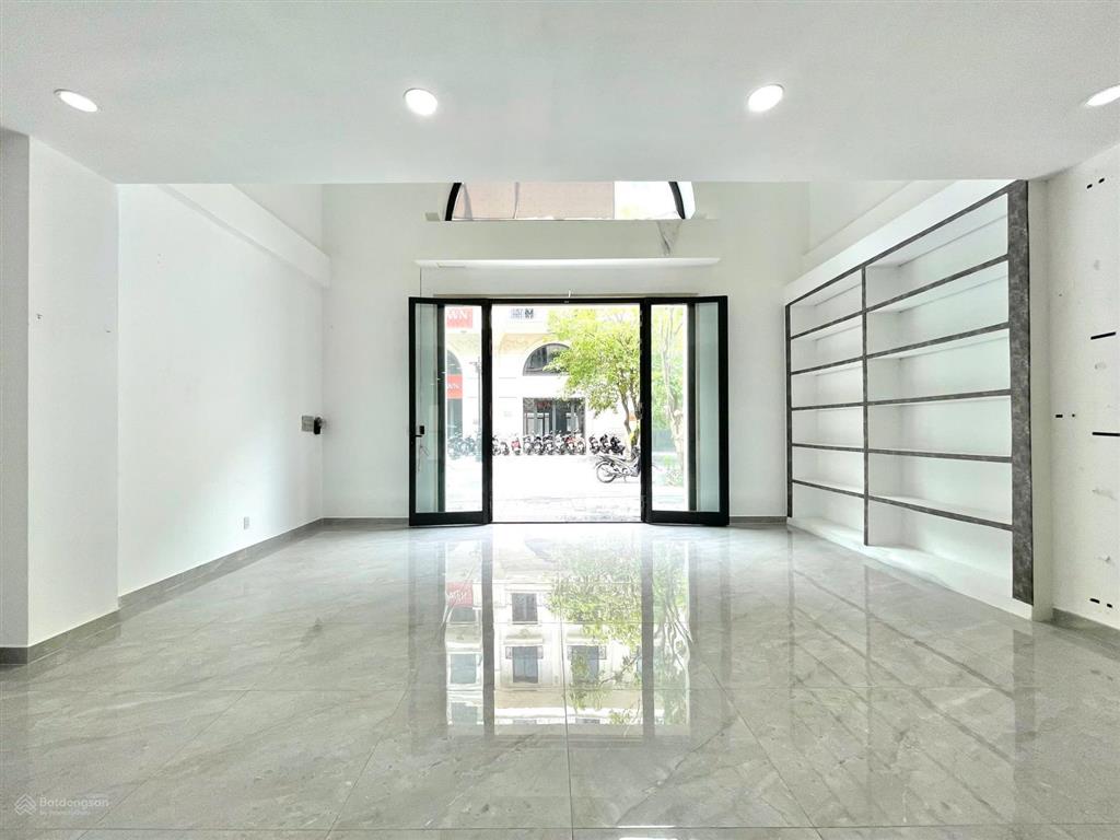 Tầng trệt 7x21m shophouse đường 41, có thang máy, lối đi riêng, hầm để xe, giờ giấc thoải mái