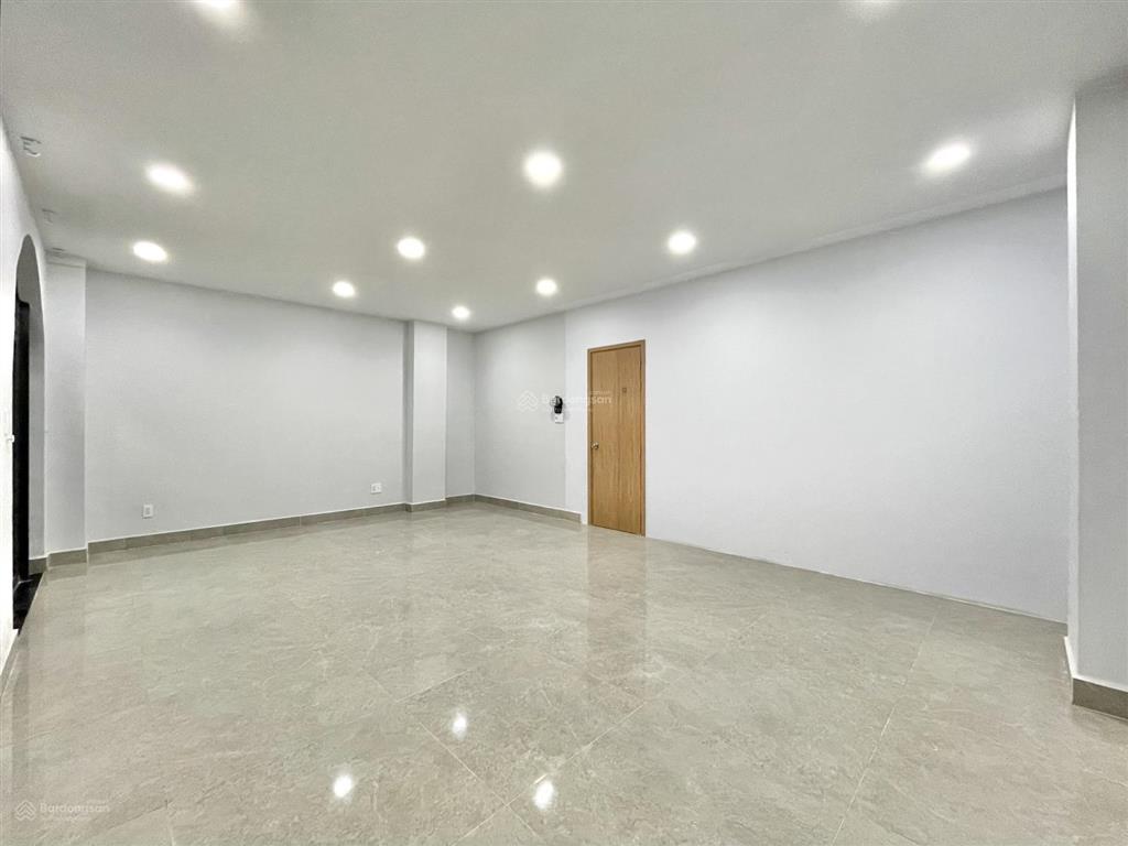 Văn phòng 40m2, có thang máy, lối đi riêng, hầm để xe, giờ giấc thoải mái, giá chỉ 8 triệu