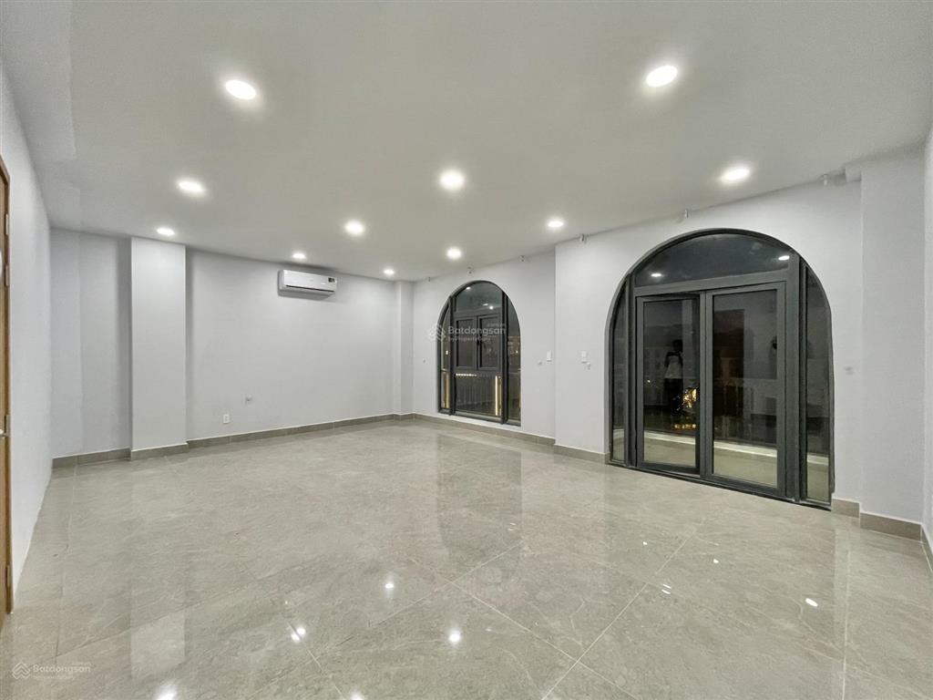 Văn phòng 40m2, có thang máy, lối đi riêng, hầm để xe, giờ giấc thoải mái, giá chỉ 8 triệu