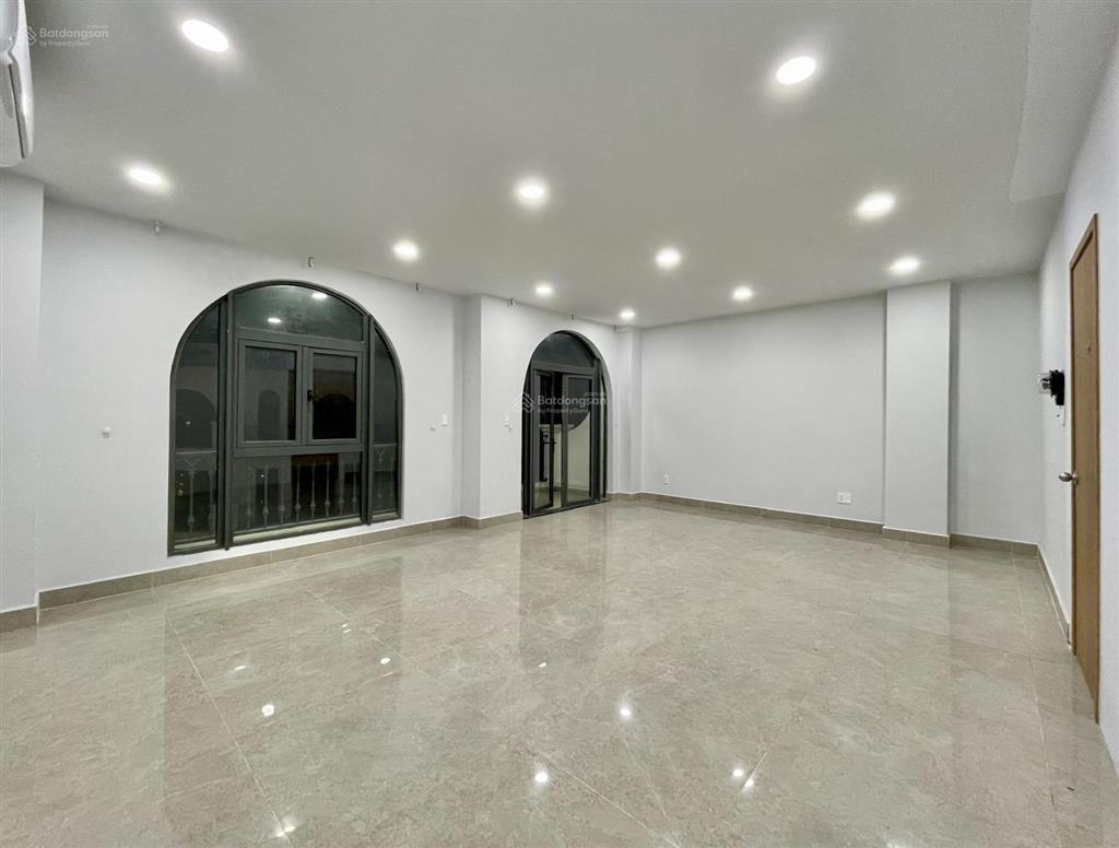 Văn phòng 40m2, có thang máy, lối đi riêng, hầm để xe, giờ giấc thoải mái, giá chỉ 8 triệu