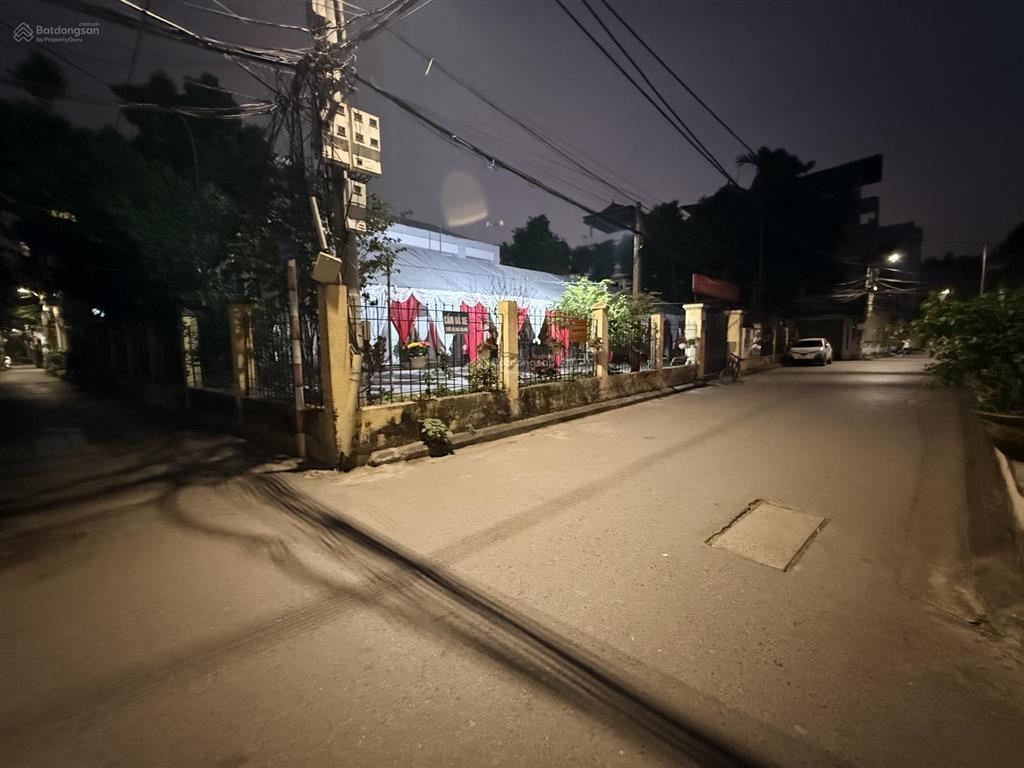 Bán miếng đất nở hậu 1,1m , bán giá đầu tư , vị trí đẹp , ô tô vào nhà , đất tiềm năng