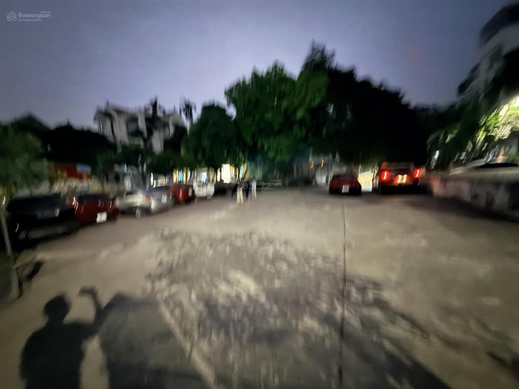 Bán miếng đất nở hậu 1,1m , bán giá đầu tư , vị trí đẹp , ô tô vào nhà , đất tiềm năng