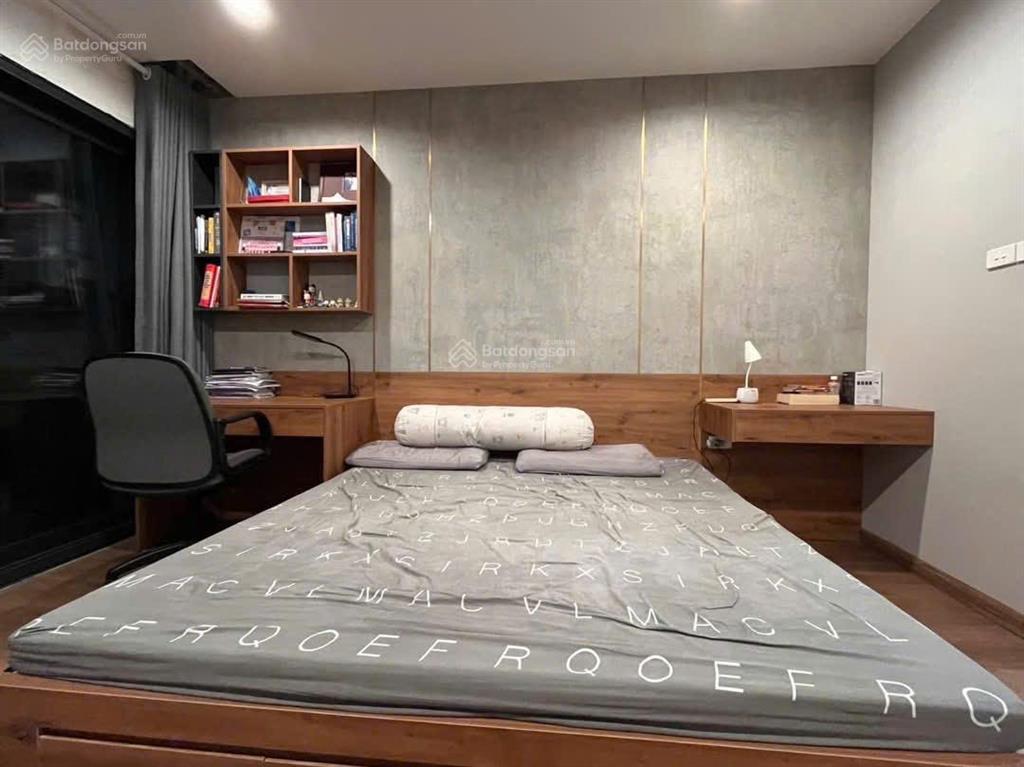 Bán căn hộ 3pn + 1 tòa n01t2 128m2, 2 ban công đông nam siêu mát, giá tốt