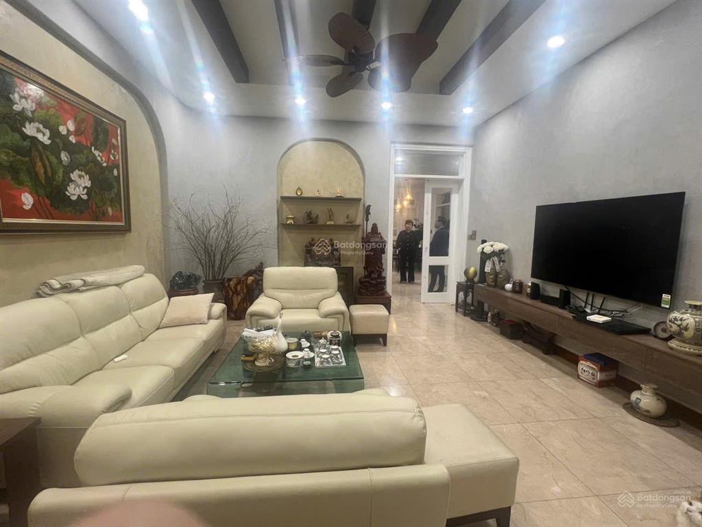 Bán biệt thự dãy t5 ciputra, 370 triệu/m2, 180m2, 4pn, 4wc, full nội thất, đông bắc