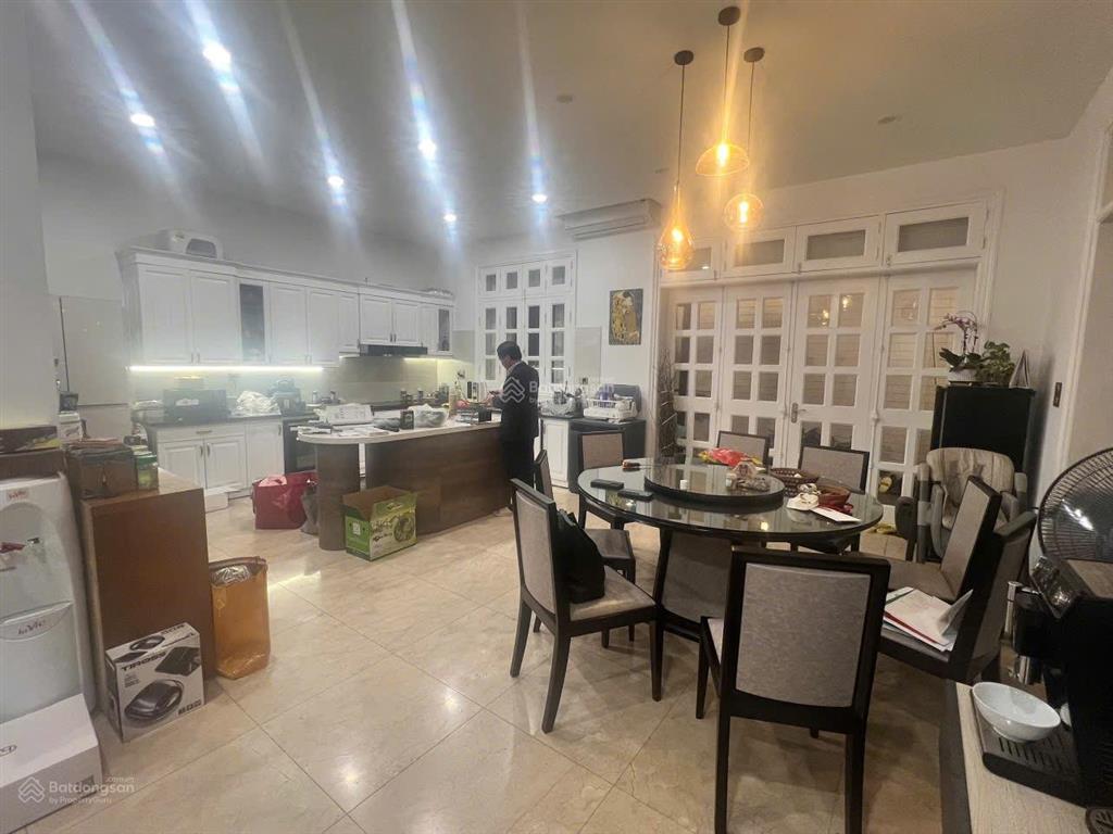 Bán biệt thự dãy t5 ciputra, 370 triệu/m2, 180m2, 4pn, 4wc, full nội thất, đông bắc