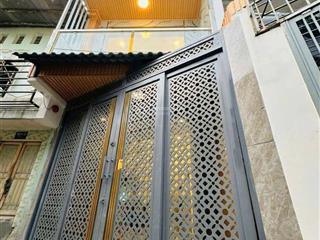 Nhà đẹp 3 tầng ban công không quy hoạch q4