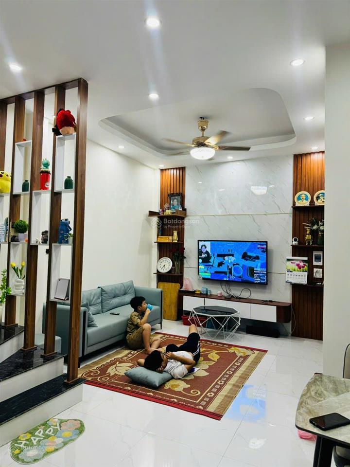 Nhà đẹp quang lãm 33m25t3pn full nội thất  cách đường ô tô chỉ 50m  xách vali về ở ngay