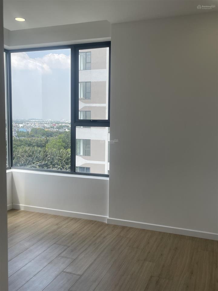 Cho thuê căn góc 95m view trực diện hồ bơi giá tốt trên thị trường, miễn phí quản lý (31/01/2027)