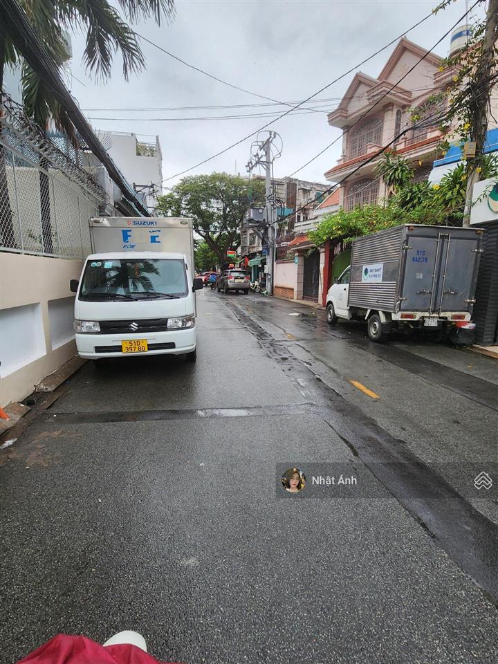 Hạ 2 tỷ bán gấp nhà hẻm 10m út tịch, phường tân sơn nhất  5.2mx20m  5 tầng thang máy chỉ 23 tỷ tl