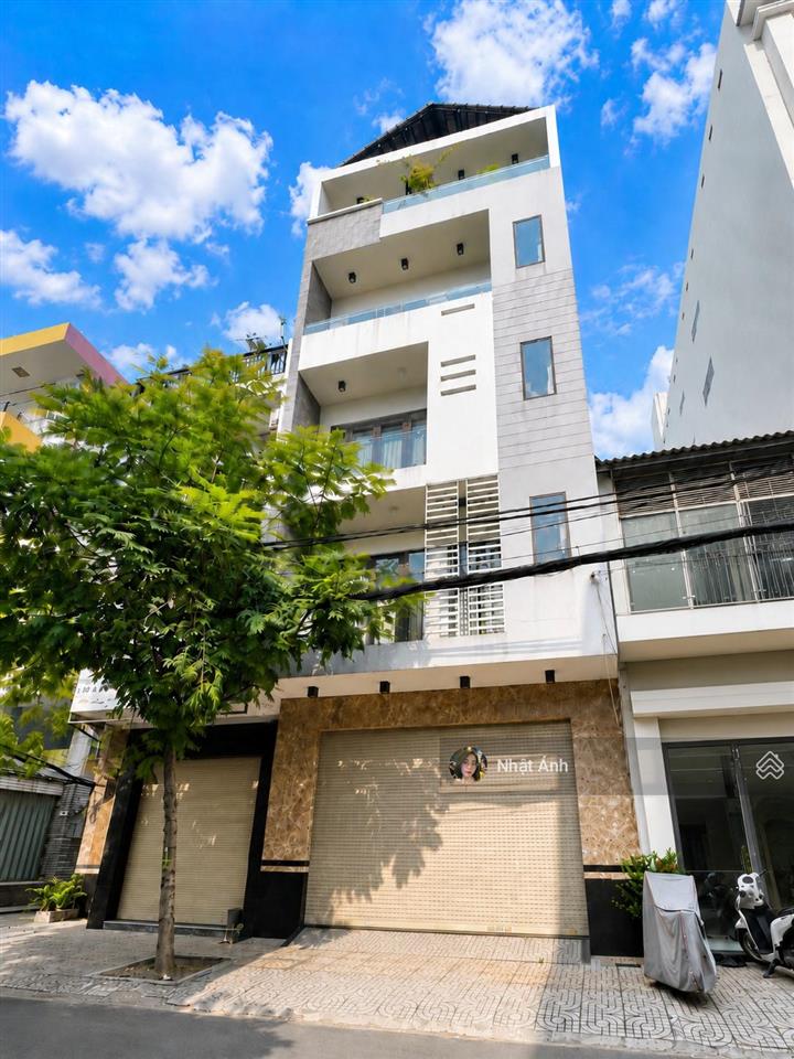 Bán nhà mặt tiền nguyễn hồng đào ngang 6.5m bề thế  nhà có thang máy chỉ 22 tỷ