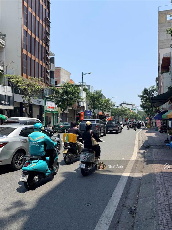 Vị trí tuyệt đẹp  bán căn góc 17 hồng hà, phường tân sơn nhất  8mx10m  giá 21,9 tỷ