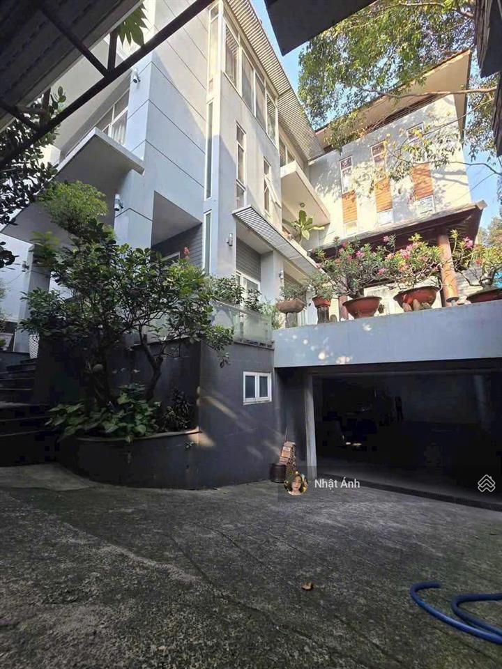 Bán biệt thự sân vườn hồ cá koi ngay sân bay  công viên gia định  14mx20m  giá chỉ nhỉnh 50 tỷ