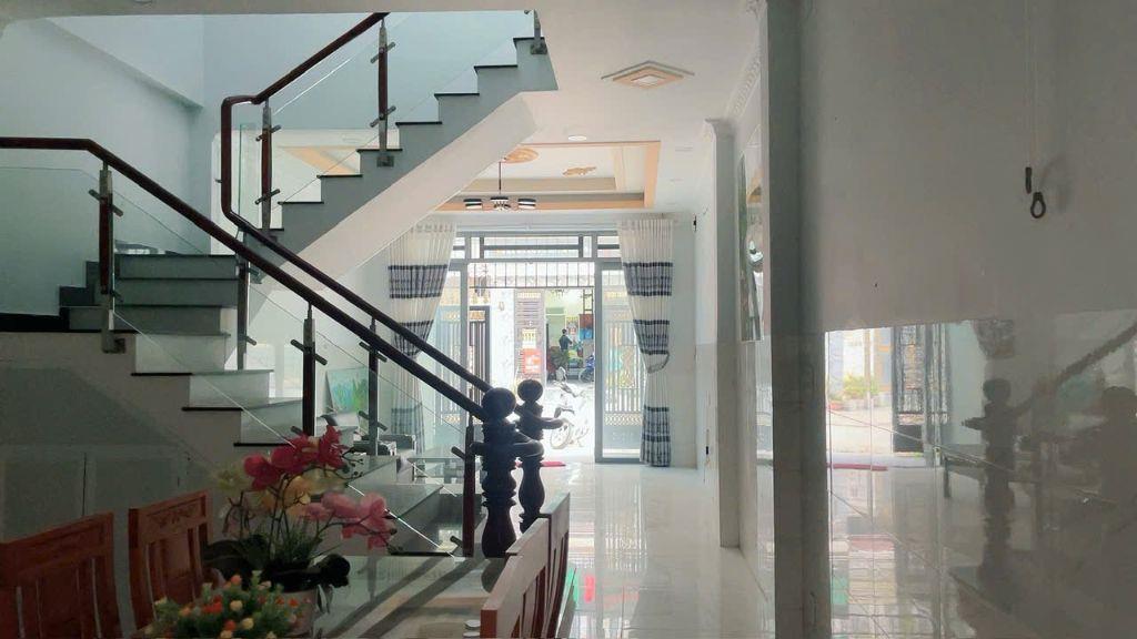 Bán Nhà 3 Tầng KDC Hoàng Hoa Long Hậu Giá 3.85 tỷ