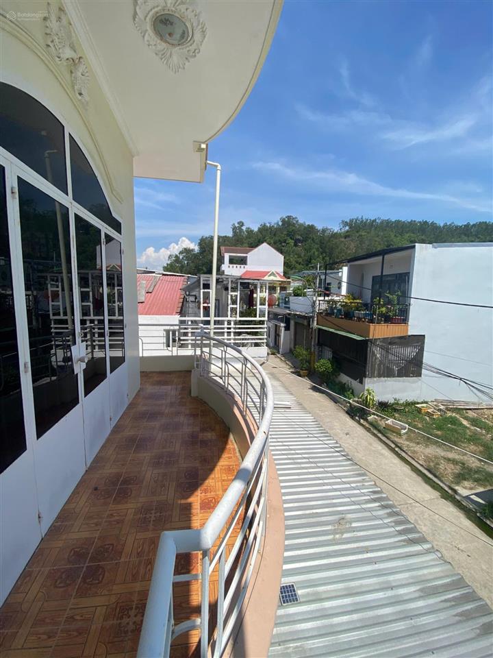 Cần bán gấp nhà 2 tầng khu tdc ngô đến tháp bà, gần biển giá chỉ 3tỷ9
