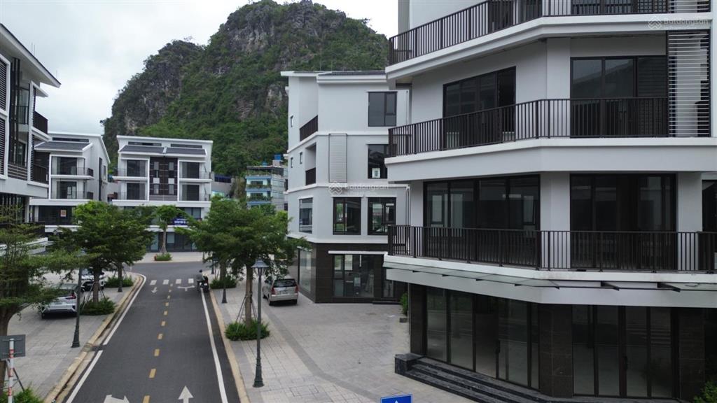 Em trang về 1 căn amatina cát bà 4 tầng 160m2 chỉ 10 tỷ, ace quan tâm vui lòng  em trang