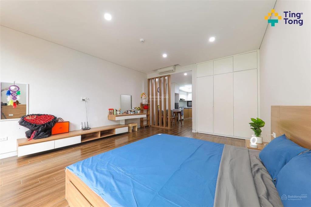 Cần bán rất gấp nhà ngõ 102 đường trường chinh. 68m2  6 tầng. thang máy. gara ô tô.