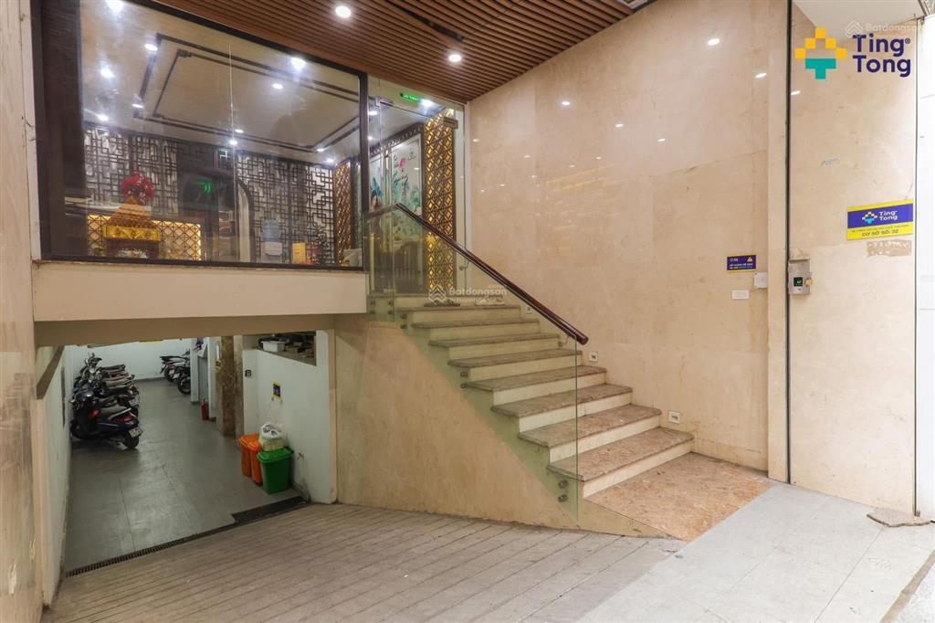 Cần bán rất gấp nhà ngõ 102 đường trường chinh. 68m2  6 tầng. thang máy. gara ô tô.
