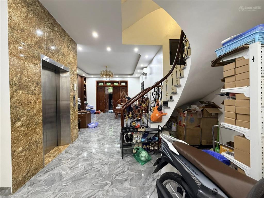 Bán gấp nhà mặt ngõ ô tô đường trường chinh. 65m²  6 tầng. thang máy. gara ô tô.