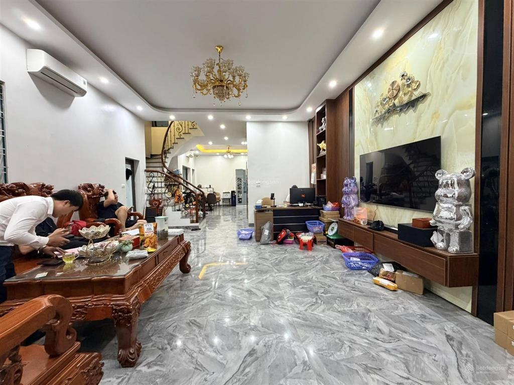 Bán gấp nhà mặt ngõ ô tô đường trường chinh. 65m²  6 tầng. thang máy. gara ô tô.