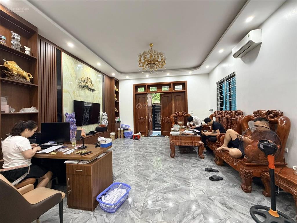 Bán gấp nhà mặt ngõ ô tô đường trường chinh. 65m²  6 tầng. thang máy. gara ô tô.