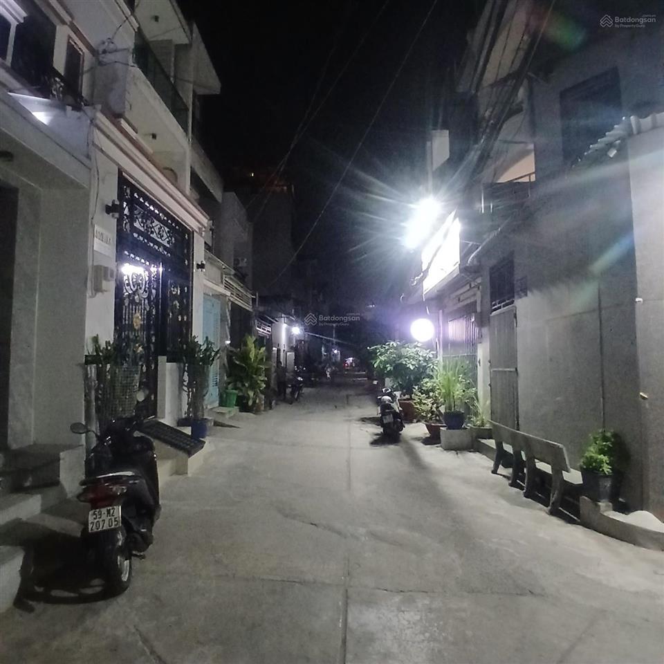 Nhà 4 tầng mới, ôtô tới nhà, trục đường chính, từ đường số 1 kdc nam hùng vương, 72m2, 3 phòng ngủ