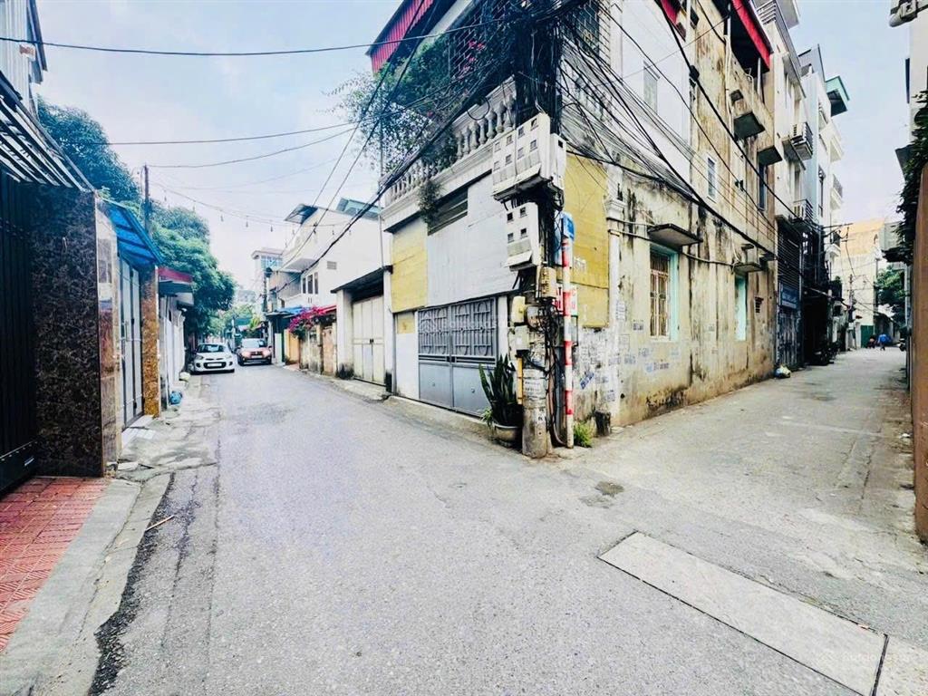 Duy nhất còn một lô vừa tầm tiền việt hưng. đất đẹp giang biên  việt hưng. đường ô tô tránh, 74m2