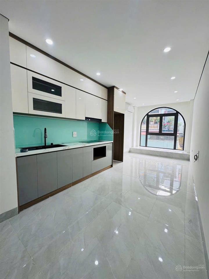 Nhà vị trí đẹp và hiếm tại giang biênviệt hưng.
nhà 6 tầng thang máy ngõ ô tô tránh.
diện tích 31m