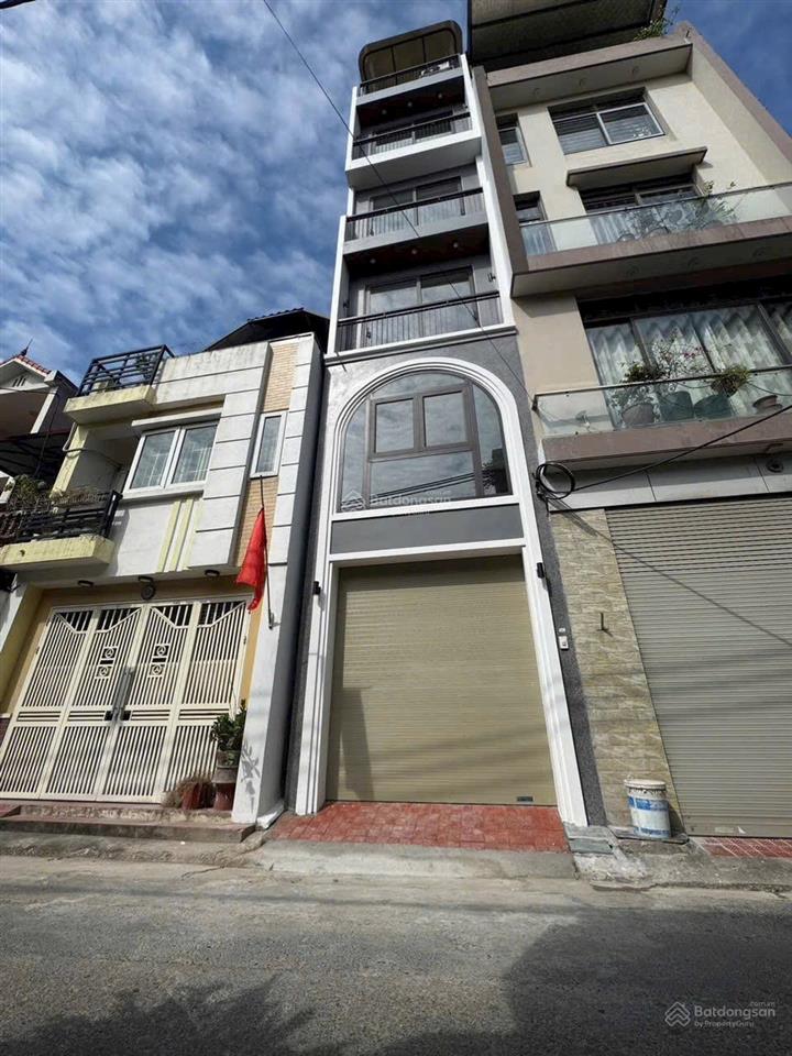 Nhà vị trí đẹp và hiếm tại giang biênviệt hưng.
nhà 6 tầng thang máy ngõ ô tô tránh.
diện tích 31m