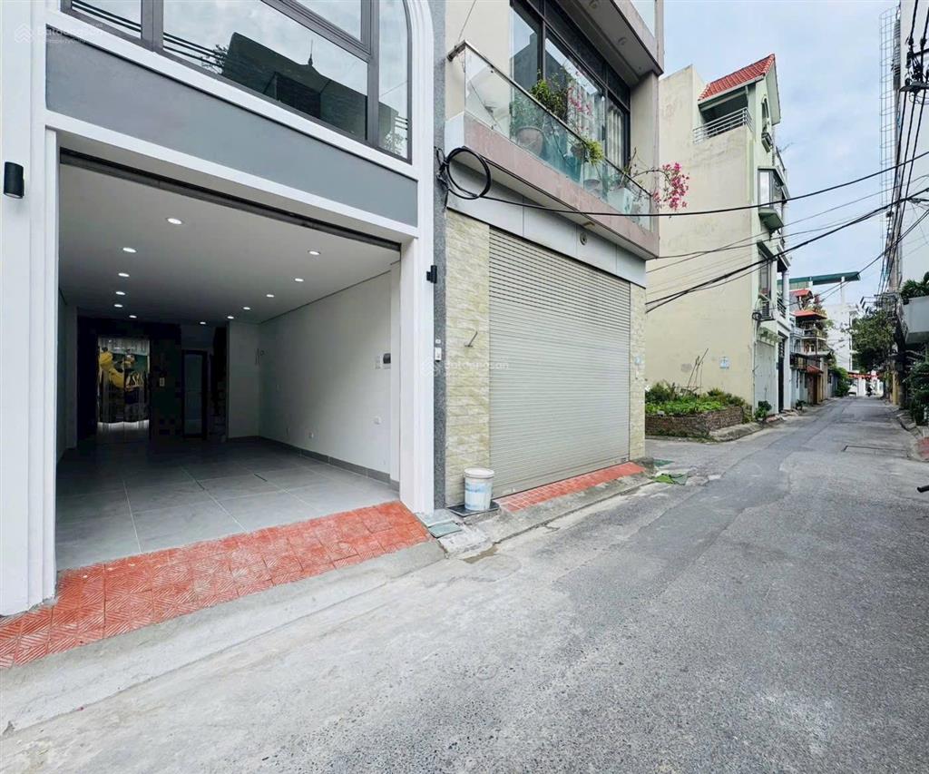 Nhà vị trí đẹp và hiếm tại giang biênviệt hưng.
nhà 6 tầng thang máy ngõ ô tô tránh.
diện tích 31m