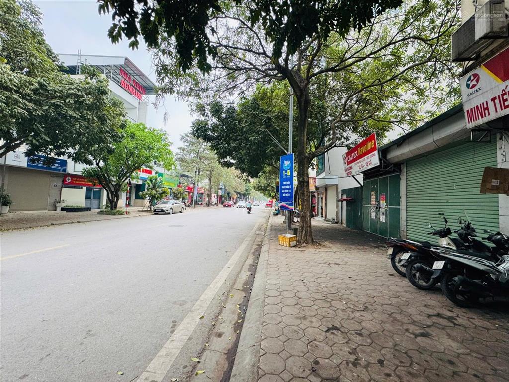 Vị trí cực vip mặt phố phạm khắc quảng  giang biên  việt hưng.
đường rộng 22m, vỉa hè 5m. sẵn nhà