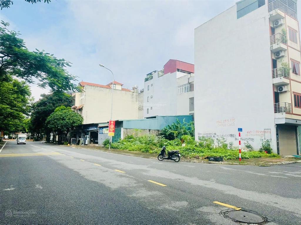 Lô góc cực đẹp,tđc giang biên việt hưng lb. dt 90m2, mt đá bóng, giá hấp dẫn kính mời quí khách