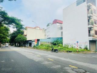 Lô góc cực đẹp,tđc giang biên  việt hưng  lb.
dt 90m2, mt đá bóng, giá hấp dẫn kính mời quí khách