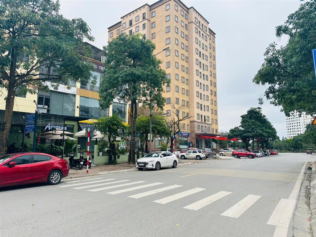 Hàng hiếm mặt phố nguyễn văn hưởng  giang biênviệt hưng.
bán nhà đẹp 3.5 tầng mặt phố kinh doanh