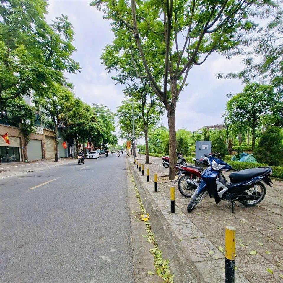 Mặt phố kim quan thượng  việt hưng  view vườn hoa cực đẹp.
mặt sau có khe thoáng kinh doanh đỉnh