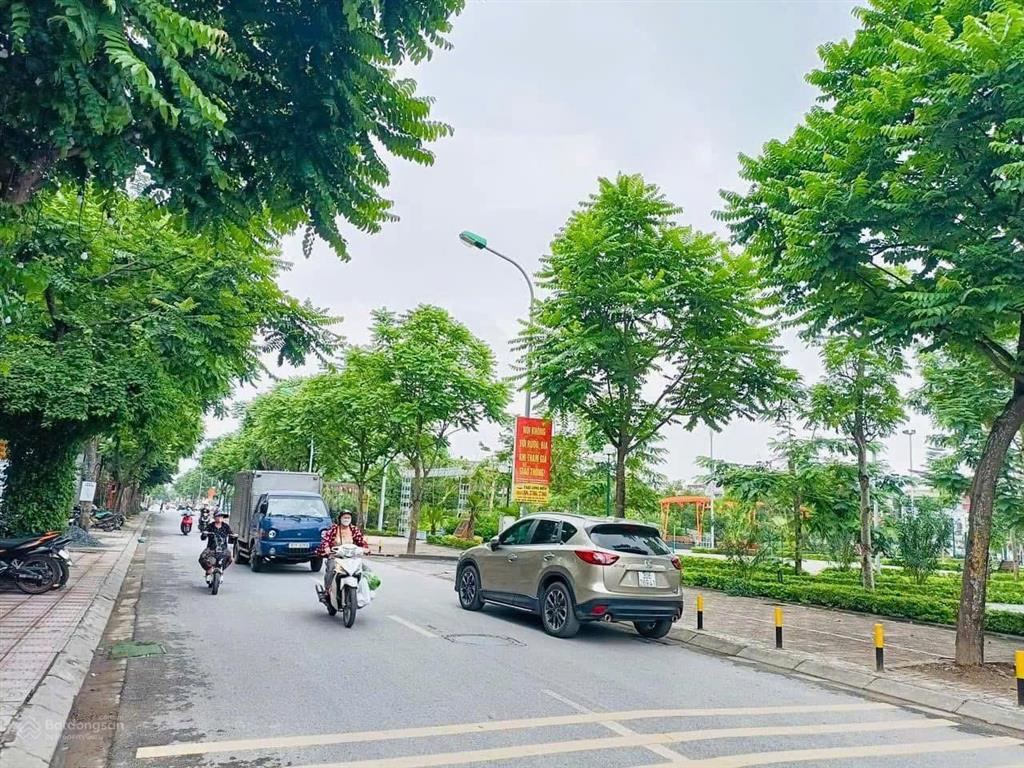 Mặt phố kim quan thượng  việt hưng  view vườn hoa cực đẹp.
mặt sau có khe thoáng kinh doanh đỉnh