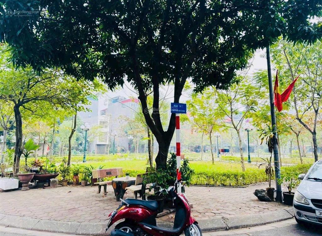 Căn góc hiếm vị trí cực đẹp, tđc giang biênviệt hưng.
hai mặt đường rộng 11m và đường 13m vừa ở kd