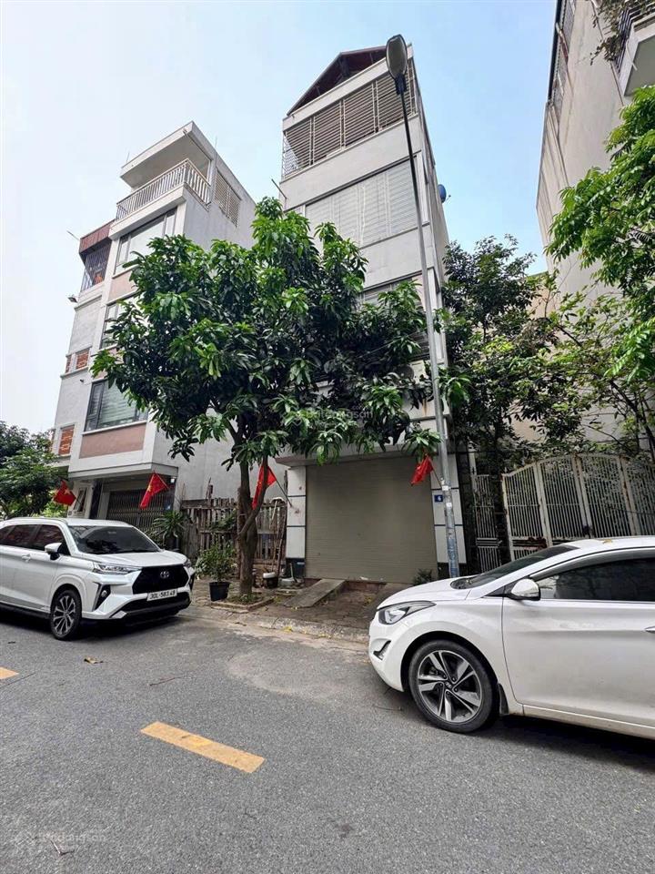 Hoa hậu mới vừa ra lò ngon, đẹp xuất sắc tại tái định cư giang biên  việt hưng.
diện tích 40 m²