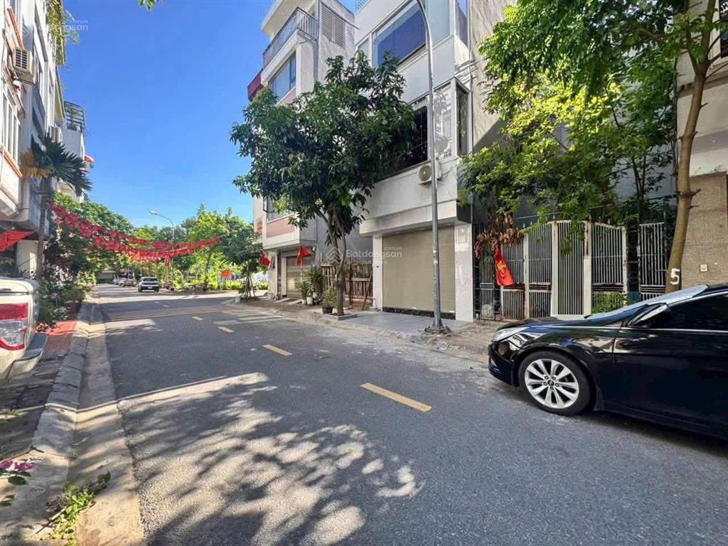 Hoa hậu mới vừa ra lò ngon, đẹp xuất sắc tại tái định cư giang biên  việt hưng.
diện tích 40 m²