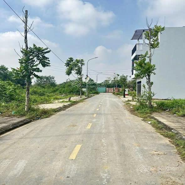 Chính chủ cần tiền bán gấp đất đấu giá khánh tân, quốc oai. lô góc 3 mặt thoáng.  0397 566 ***