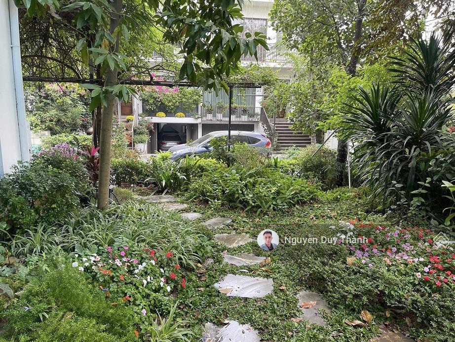 Bán biệt thự sân vườn hồ cá lô góc, khai sơn hill, 280m2, 4 tầng,mt15m,full nội thất ở ngay đón tết