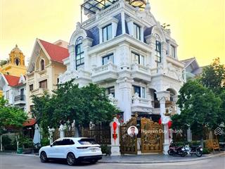 Bán bt kđt việt hưng, long biên, lô góc, sân vườn, hồ cá 250m2, 5 tầng, thang máy, full nội thất.